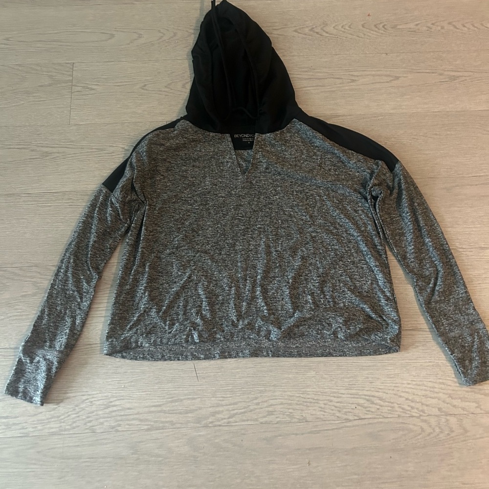 Beyond Yoga Hooded Longsleeve Lightweight Cropped Shirt Size S